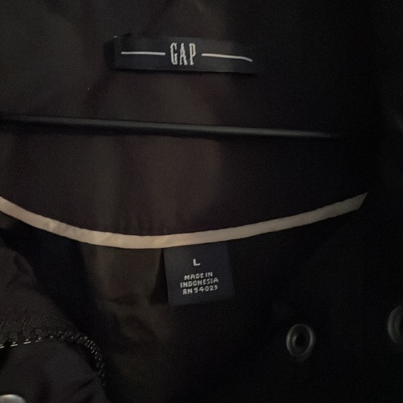 Large Gap puffer vest - Picture 3 of 3